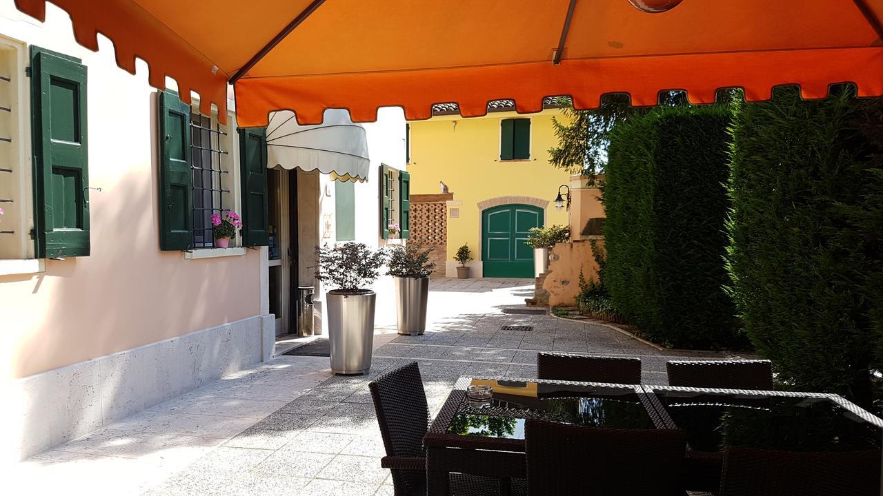 La Corte Dei Sogni B&B Modena Bagian luar foto